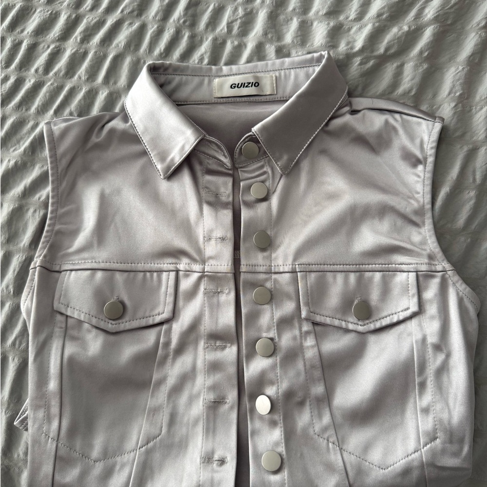 Guizio Silver Sleeveless Button-Up Shirt